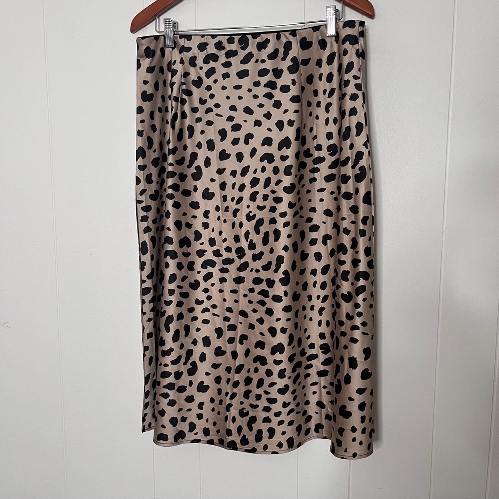 Unbranded Satin Leopard Print Midi Skirt Beige and Black Pull-on Size Large